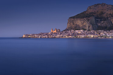 Italien, Sizilien, Cefalu am Abend - EPF00479