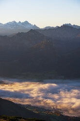 Austria, Salzkammergut, View from Schafberg to St. Wolfgang and Dachstein - WWF04092