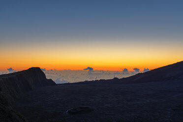 La Réunion, Nationalpark La Réunion, Schildvulkan Piton de la Fournaise, Blick vom Pas de Bellecombe, Sonnenaufgang - FOF09606