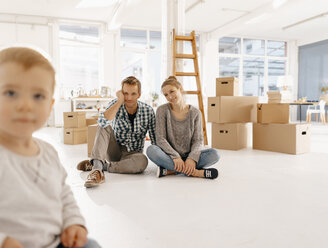 Smiling couple with little daughter moving into new home - KNSF03400