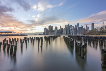 USA, New York City, Manhattan, Brooklyn, cityscape - RPSF00115