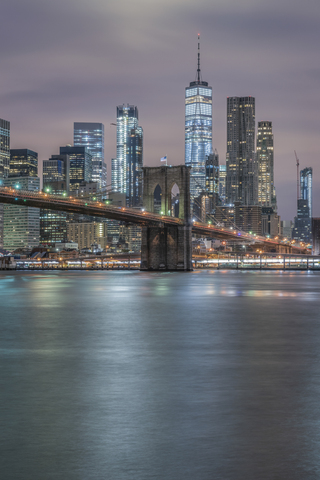 USA, New York City, Manhattan, Brooklyn, cityscape with Brooklyn Bridge at night stock photo