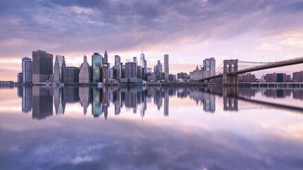 USA, New York City, Manhattan, Brooklyn, cityscape with Brooklyn Bridge - RPSF00123