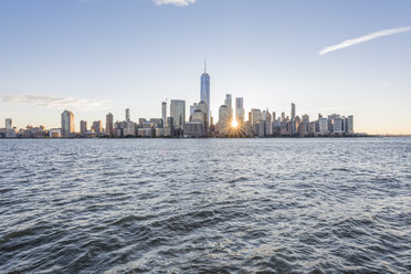 USA, New York City, Manhattan, New Jersey, Stadtbild bei Sonnenuntergang - RPSF00128