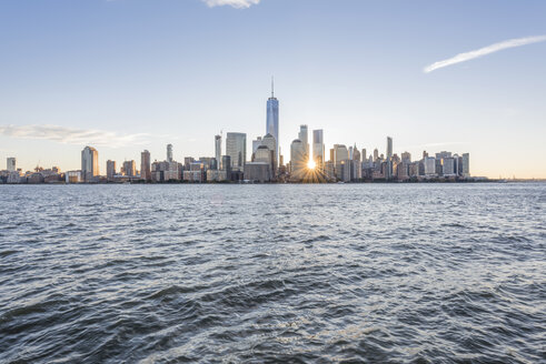 USA, New York City, Manhattan, New Jersey, cityscape at sunset - RPSF00128