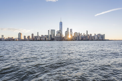 USA, New York City, Manhattan, New Jersey, Stadtbild bei Sonnenuntergang - RPSF00128