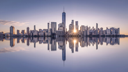 USA, New York City, Manhattan, New Jersey, Stadtbild bei Sonnenuntergang - RPSF00129