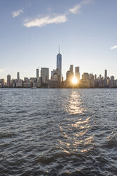 USA, New York City, Manhattan, New Jersey, Stadtbild bei Sonnenuntergang - RPSF00130