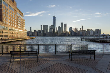 USA, New York City, Manhattan, New Jersey, cityscape at sunset - RPSF00131