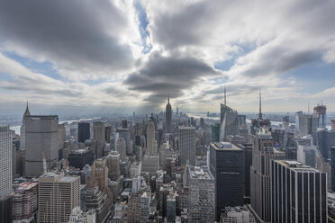 USA, New York City, Manhattan, Stadtbild von der Aussichtsplattform Top of the Rock aus gesehen - RPSF00141