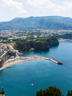 Italy, Campania, Naples, Gulf of Naples, Sorrento, View of cliff coast Meta di Sorrento - AMF05596