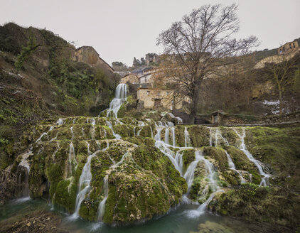 Spain, Burgos, Waterfall in village Orbaneja del Castillo - DHCF00170
