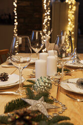 Festively decorated table for Christmas - GWF05384