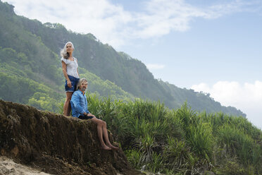 Handsome senior couple in beautiful lush landscape - SBOF01065