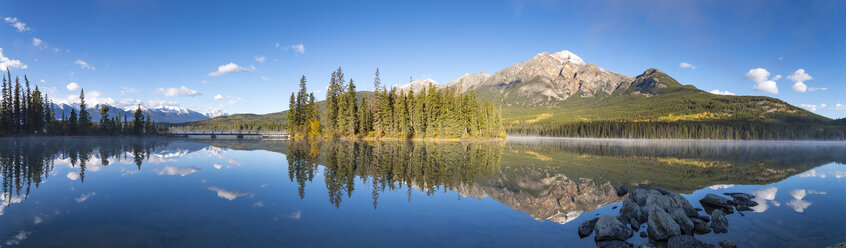 Canada, Alberta, Jasper National Park, Pyramid Mountain, Pyramid Lake - SMAF00918