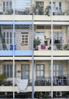 Vietnam, Ho Chi Minh, Blick auf ein modernes Gebäude - IGGF00384