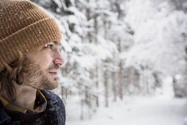 Portrait of man in winter forest - SUF00434