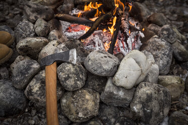 Axe and camp fire with stones - SUF00459