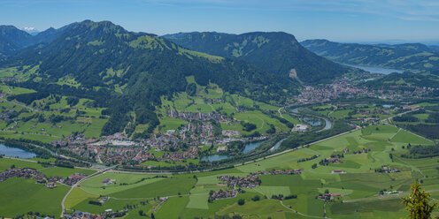 Deutschland, Bayern, Allgäu, Panoramablick von Grünten ins Illertal, Blaichach, Immenstadt, Alpsee und Allgäuer Alpen - WGF01159