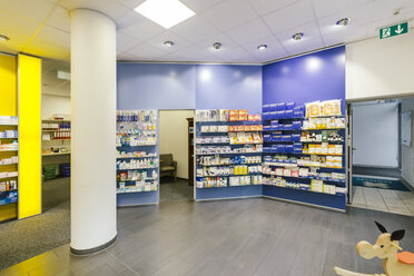 Innenraum einer Apotheke - MFF04273