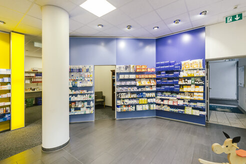 Interior of a pharmacy - MFF04273