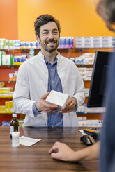 Pharmacist explaining medicine to customer in pharmacy - MFF04279