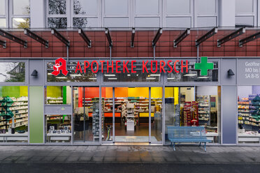 Außenansicht einer Apotheke - MFF04366