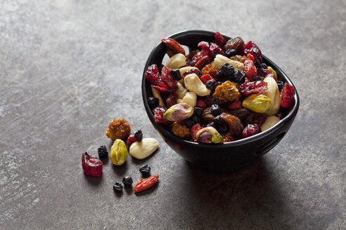 Bowl of dried fruits, pistachios, cashew nuts and almonds - CSF28705