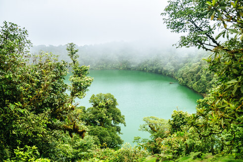 Costa Rica, Landschaft mit Kratersee Cerro Chato - KIJF01849