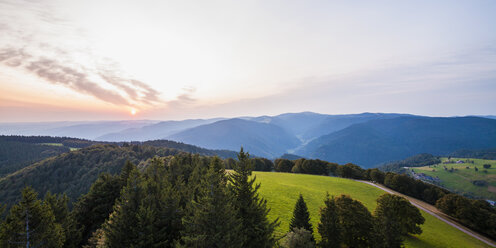 Deutschland, Baden-Württemberg, Schwarzwald, Blick vom Schauinsland am Morgen - WDF04275