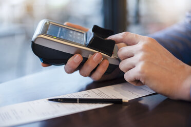 Man using credit card reader, close-up - DIGF03216