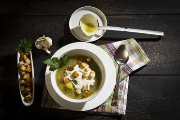 Garlic cream soup with croutons - MAEF12480