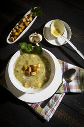 Garlic cream soup with croutons - MAEF12481