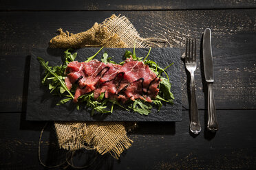 Carpaccio vom Rind auf Rucola - MAEF12484