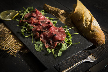 Carpaccio vom Rind auf Rucola - MAEF12485