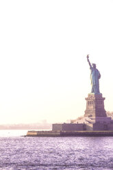 USA, New York City, Freiheitsstatue auf Liberty Island - CMF00764