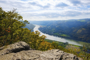 Deutschland, Bayern, Blick von Ebenstein über die Donau nach Engelhartszell in Österreich - SIEF07665