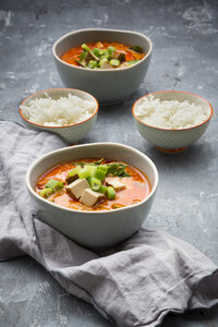 Rotes Currygericht mit geräuchertem Tofu - LVF06607