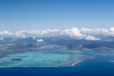 Mauritius, Indischer Ozean, Luftaufnahme der Ostküste, Mahebourg und Insel Ile Aux Aigrettes - FOF09686