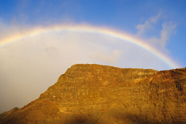 Spanien, Kanarische Inseln, La Gomera, Valle Gran Rey, Regenbogen - SIEF07670