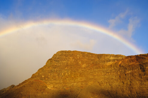 Spanien, Kanarische Inseln, La Gomera, Valle Gran Rey, Regenbogen - SIEF07670