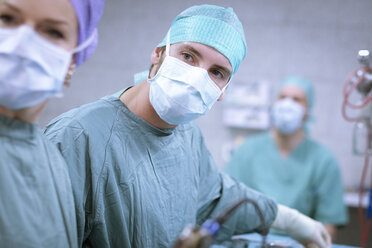 Neurosurgeons in scrubs during an operation - MWEF00182