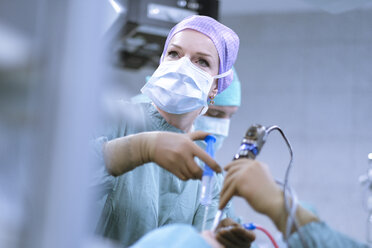 Neurosurgeon in scrubs during an operation - MWEF00196