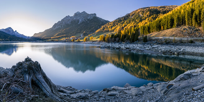 Schweiz, Graubünden, Sufers am Sufner See - STSF01452