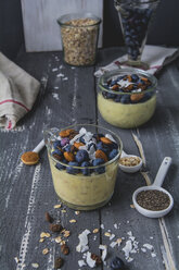 Pudding Oats, custard, spelt flakes, blueberry, almond, chia seeds, coconut flakes, pumpkin seeds and cinnamon - ODF01583