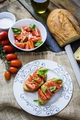 Bruschetta with tomato and basil - GIOF03766