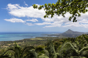 Mauritius, Blick vom Chamarel Aussichtspunkt an der Westküste und La Preneuse - FOF09752