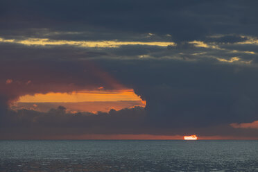 Mauritius, Indischer Ozean, Riviere Noire, Sonnenuntergang - FOF09755