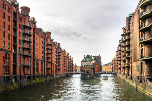 Deutschland, Hamburg, Speicherstadt, Wasserschloss - PUF01107