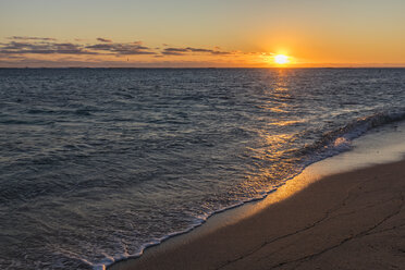 Mauritius, Südwestküste, Strand von Le Morne bei Sonnenuntergang - FOF09769